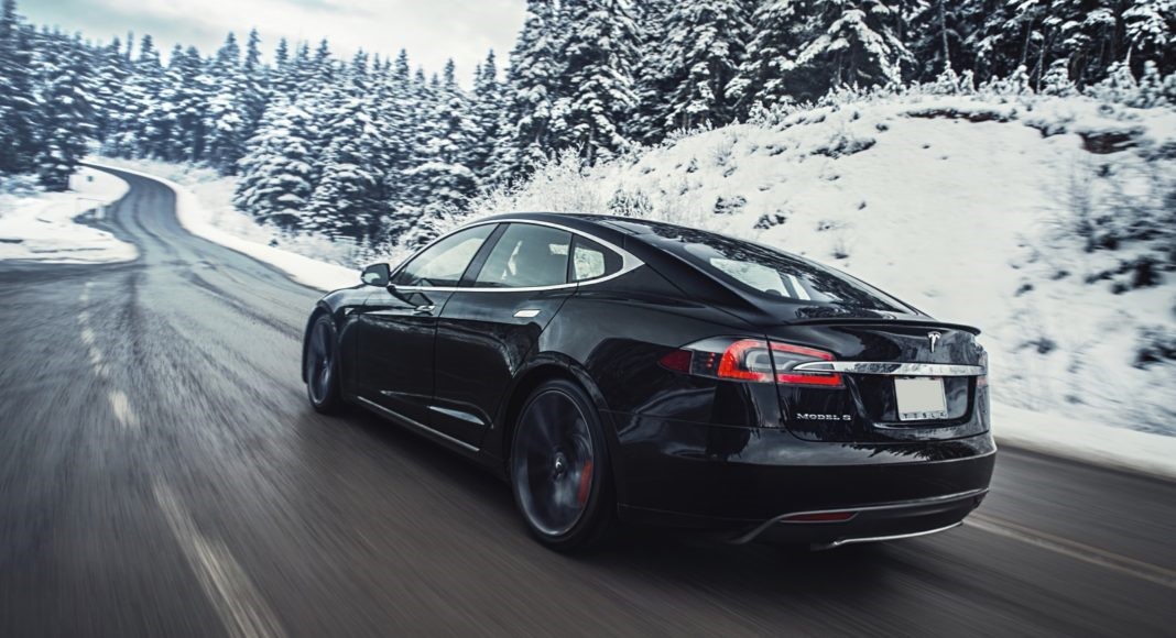 autonomia dos carros elétricos - Tesla Model S Longe Rage